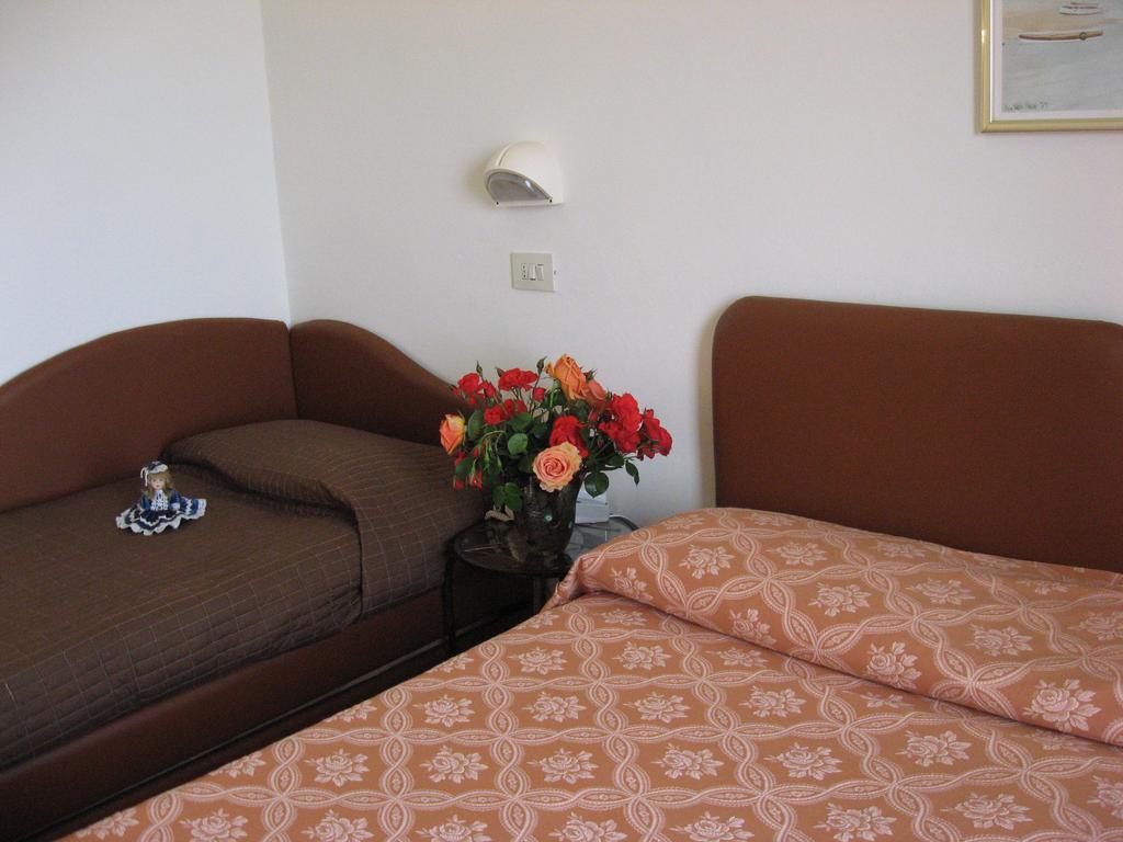 Hotel Rosati Rimini Oda fotoğraf